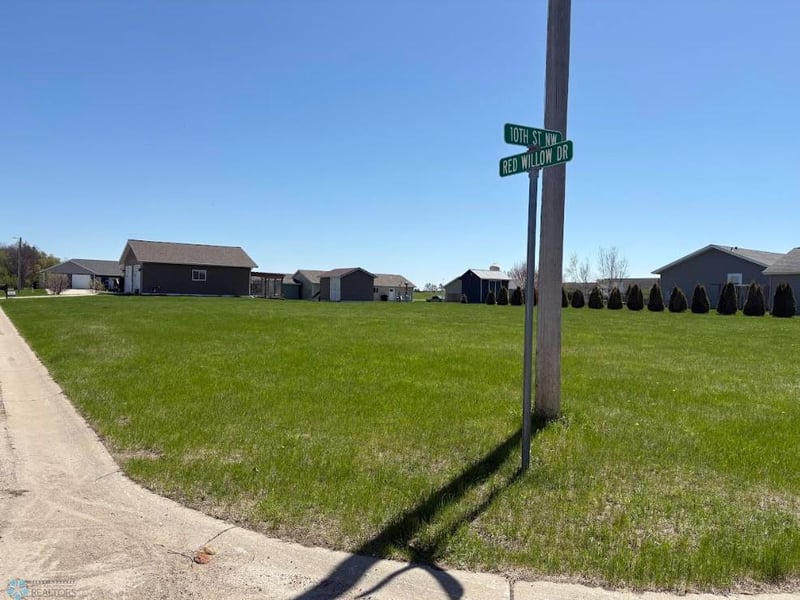 706 10th St, Frazee, MN 56544
