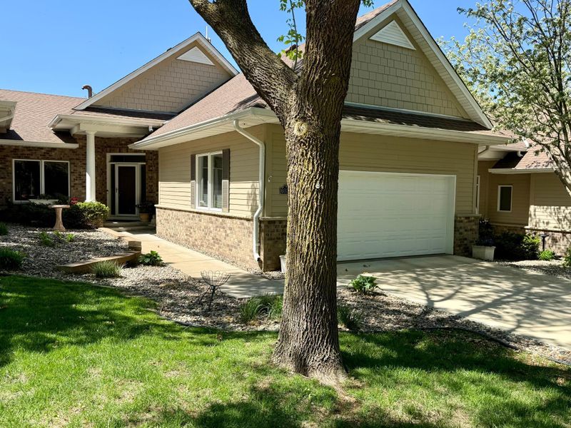 6030 Clarion Cir, Minnetonka, MN 55343