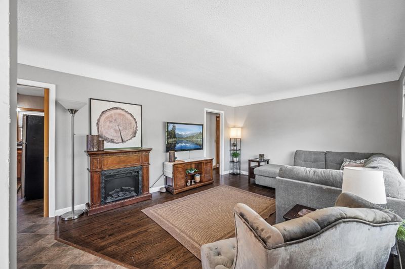 115 N Pine St, Chaska, MN 55318