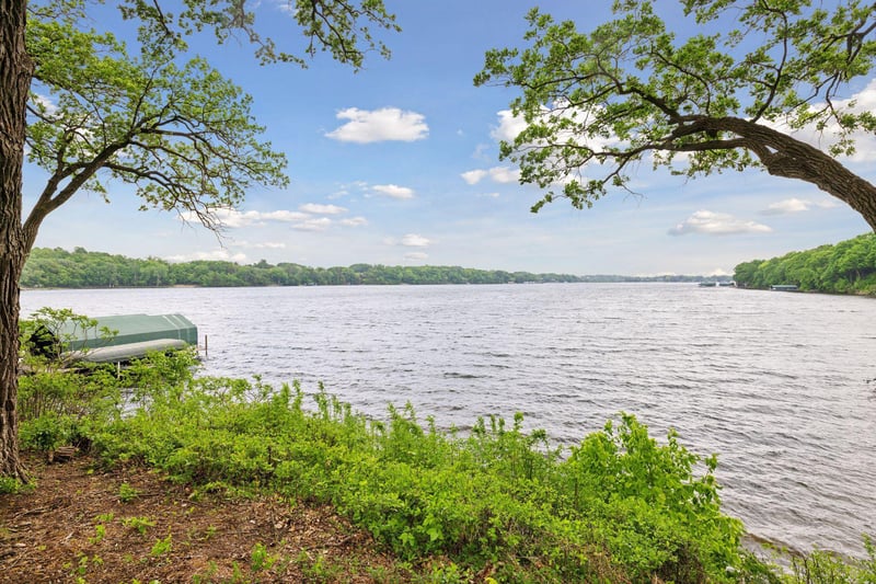 850 Windjammer Ln, Mound, MN 55364
