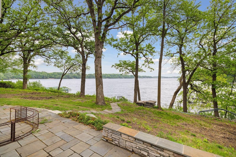 850 Windjammer Ln, Mound, MN 55364