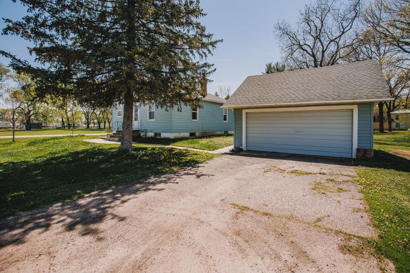 26593 541st Ave, Lansing, MN 55950