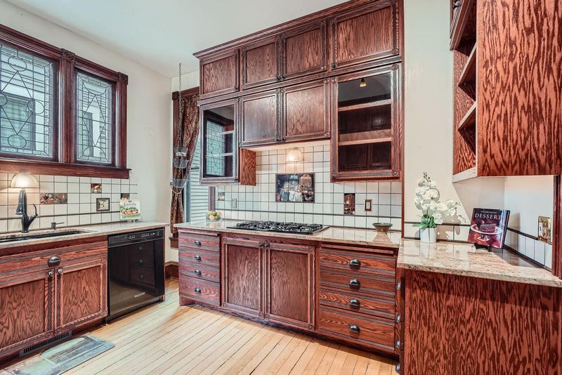 402 Laurel Ave #1, Saint Paul, MN 55102