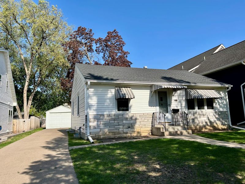 5609 Abbott Ave S, Edina, MN 55410