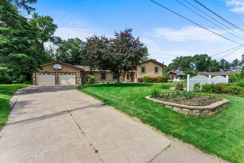 331 Sunset Ln N, Cambridge, MN 55008