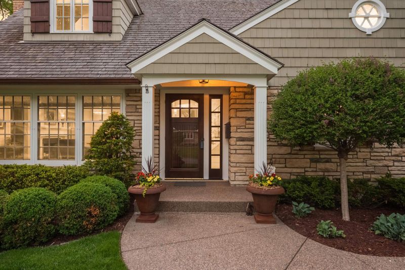 4606 Lakeview Dr, Edina, MN 55424