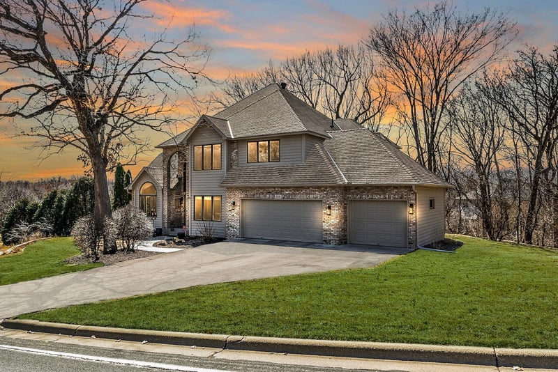 213 Innsbrook Ln, Burnsville, MN 55306