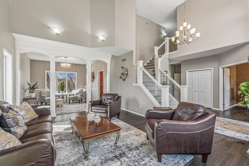 213 Innsbrook Ln, Burnsville, MN 55306