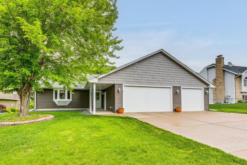 121 Yorkton Rg, Little Canada, MN 55117