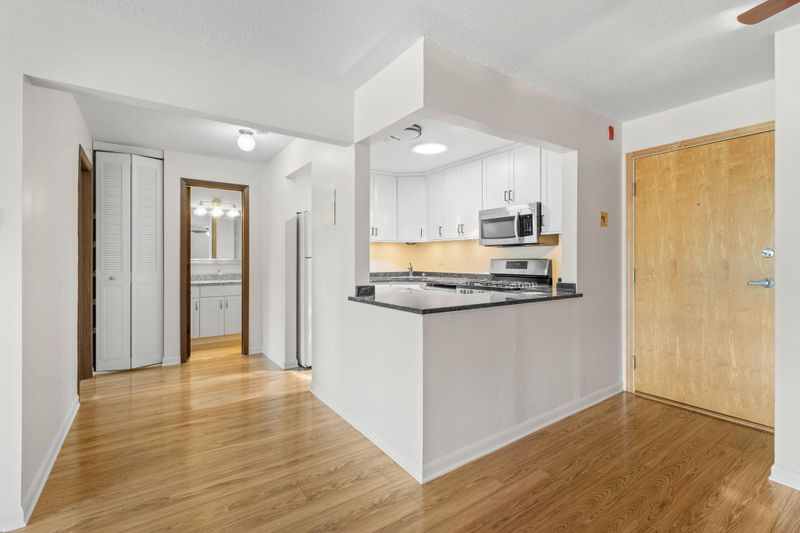4820 Park Commons Dr #329, Saint Louis Park, MN 55416