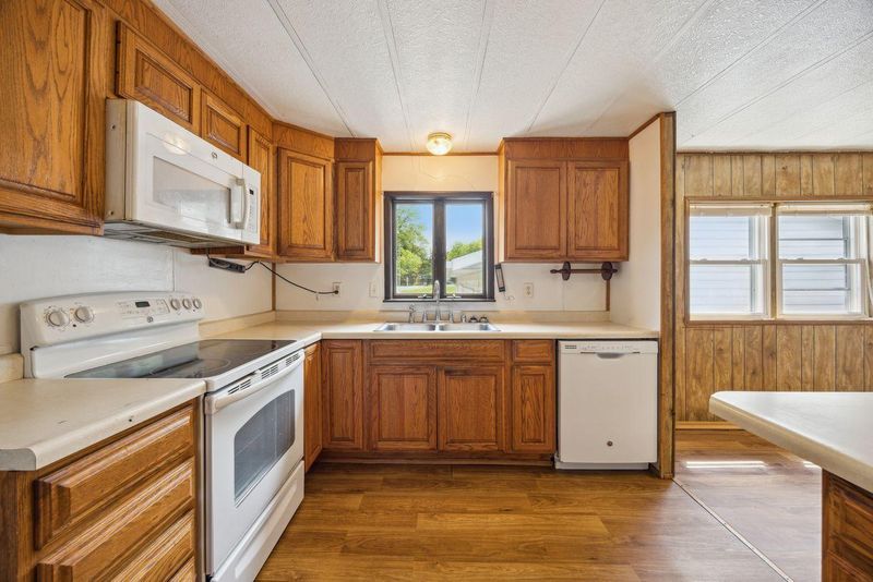 11132 County Road 9 NE, Spicer, MN 56288
