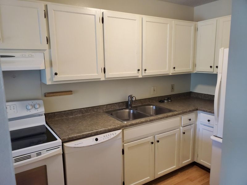 10211 Cedar Lake Rd #105, Hopkins, MN 55305