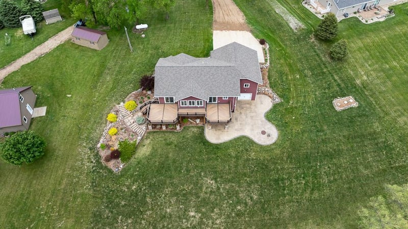 1555 Dickson Dr, Hendricks, MN 56136