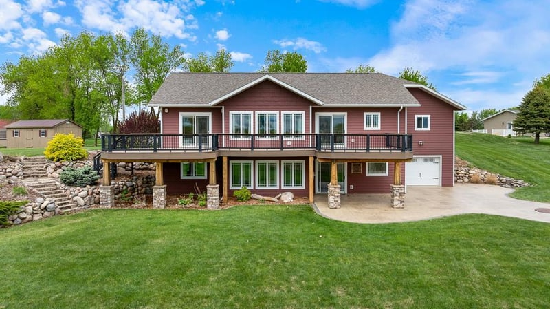 1555 Dickson Dr, Hendricks, MN 56136