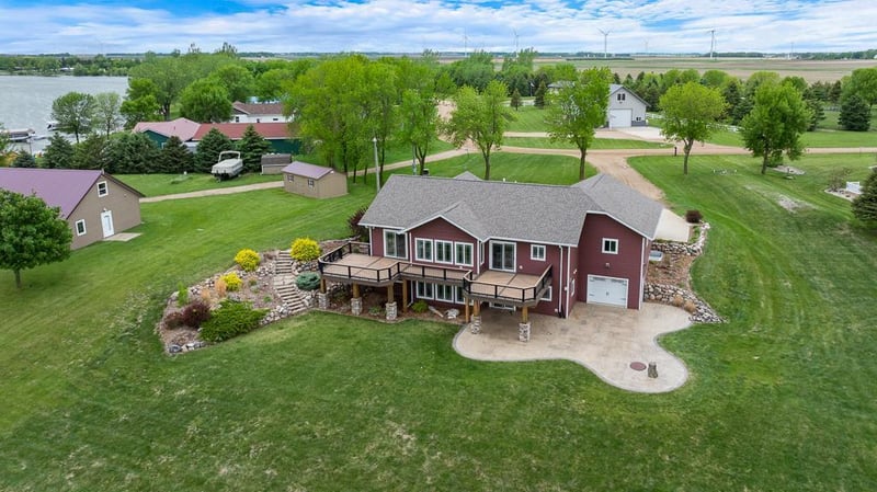 1555 Dickson Dr, Hendricks, MN 56136