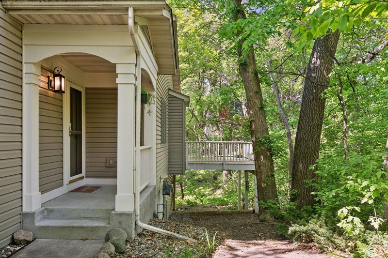 1600 Summit Shores Cir, Burnsville, MN 55306