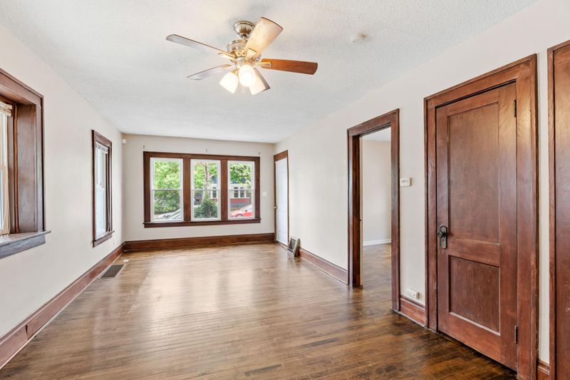 327 E 37th St, Minneapolis, MN 55409