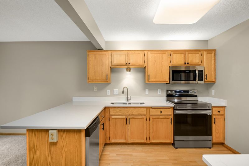 15264 Lesley Ln, Eden Prairie, MN 55346
