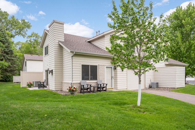 15264 Lesley Ln, Eden Prairie, MN 55346