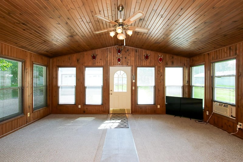 631 Mowbray St, Stewart, MN 55385