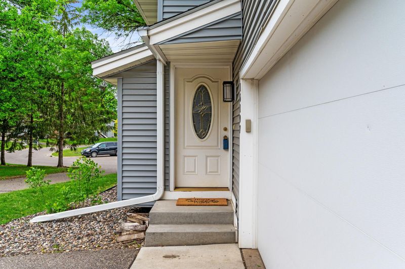 16197 Flagstaff Ct S, Rosemount, MN 55068