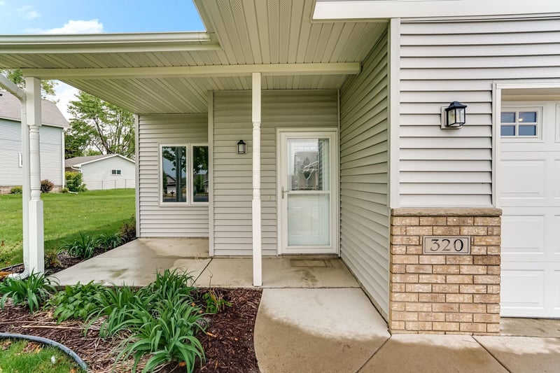320 2nd St NW, Mayer, MN 55360