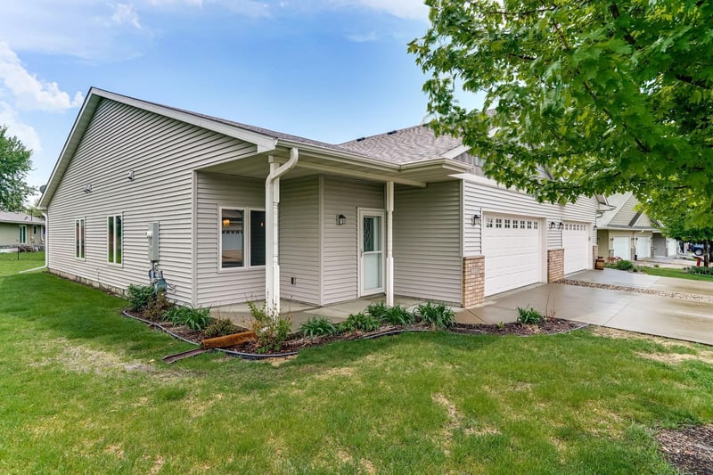 320 2nd St NW, Mayer, MN 55360