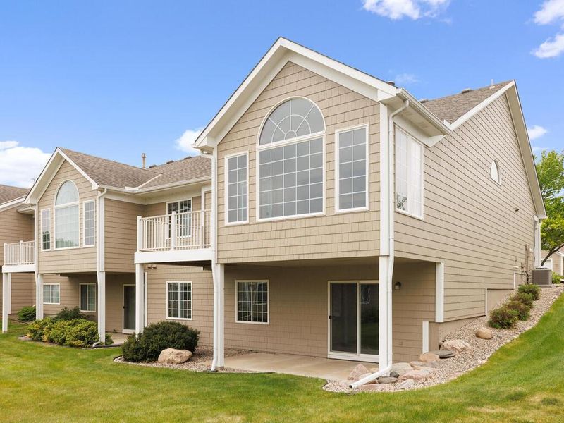 663 Regent Ln, Waconia, MN 55387