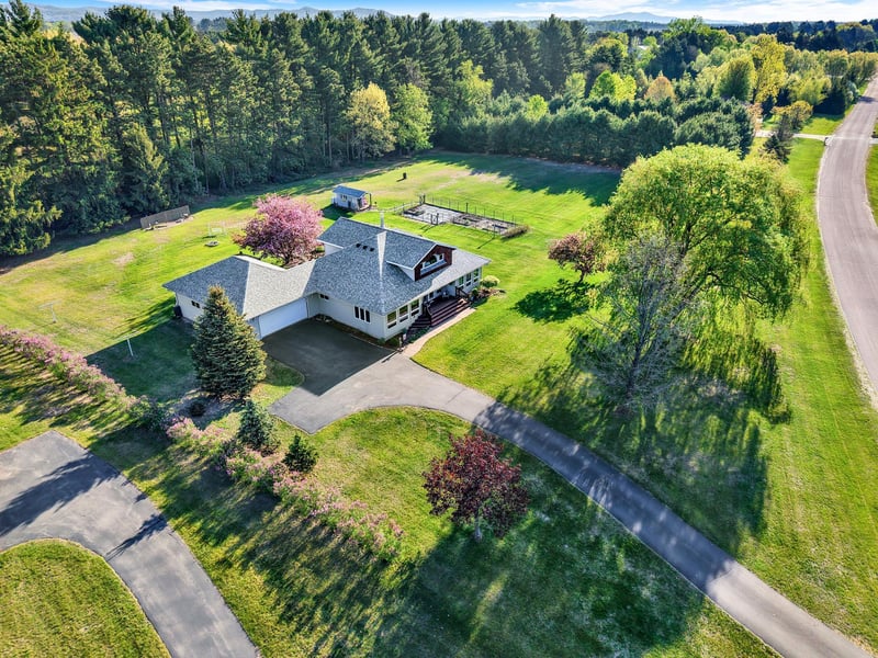 N13724 Buckskin Rd, Trempealeau, WI 54661