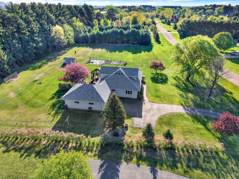 N13724 Buckskin Rd, Trempealeau, WI 54661