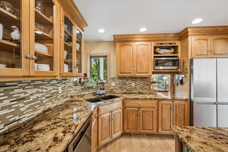 14 Eldorado Dr, Dellwood, MN 55110