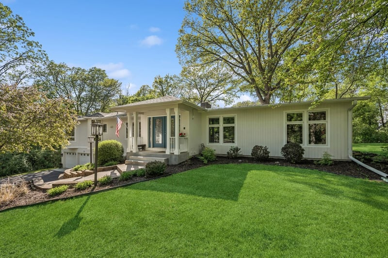 14 Eldorado Dr, Dellwood, MN 55110