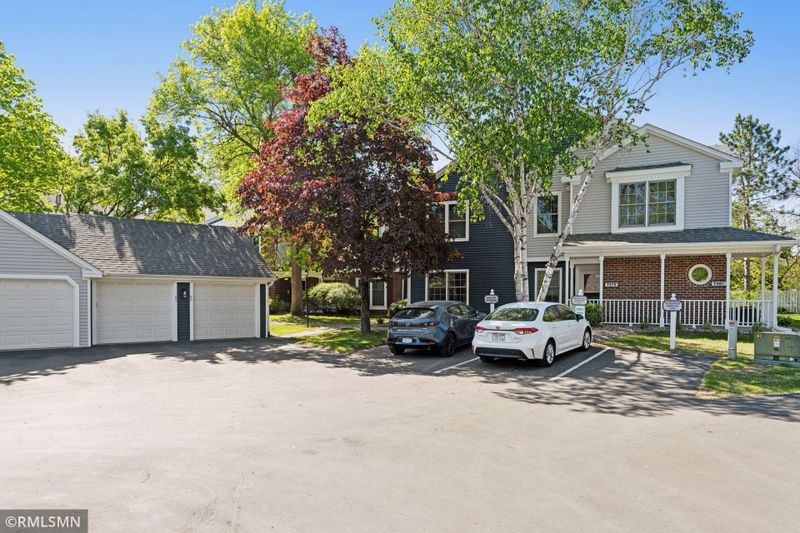 7475 110th St W, Bloomington, MN 55438