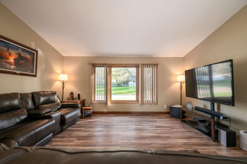 791 Highland Rd, Windom, MN 56101