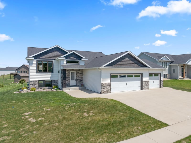 409 10th St NW, Dodge Center, MN 55927