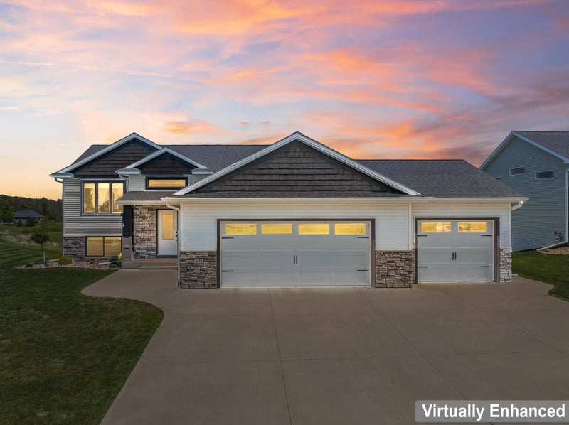 409 10th St NW, Dodge Center, MN 55927