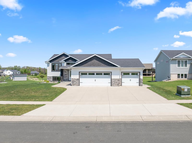 409 10th St NW, Dodge Center, MN 55927