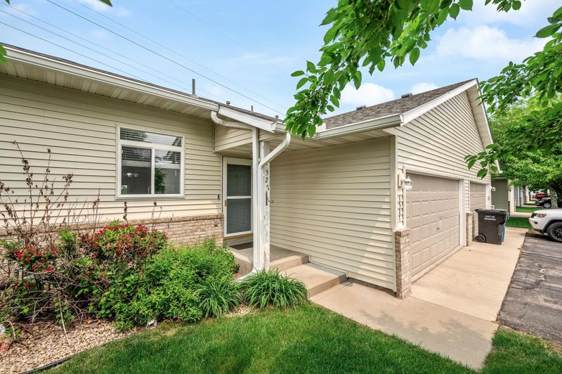 1527 Dublin Ct, Shakopee, MN 55379