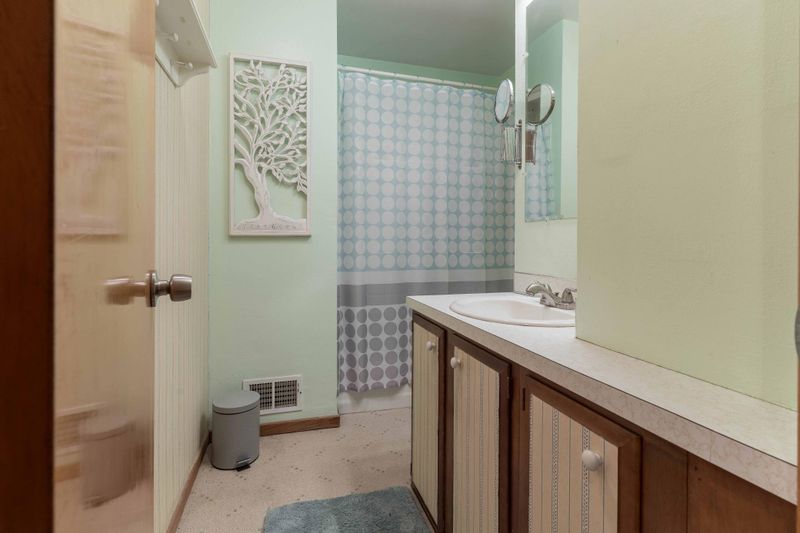913 N Cleveland Ave, Fergus Falls, MN 56537