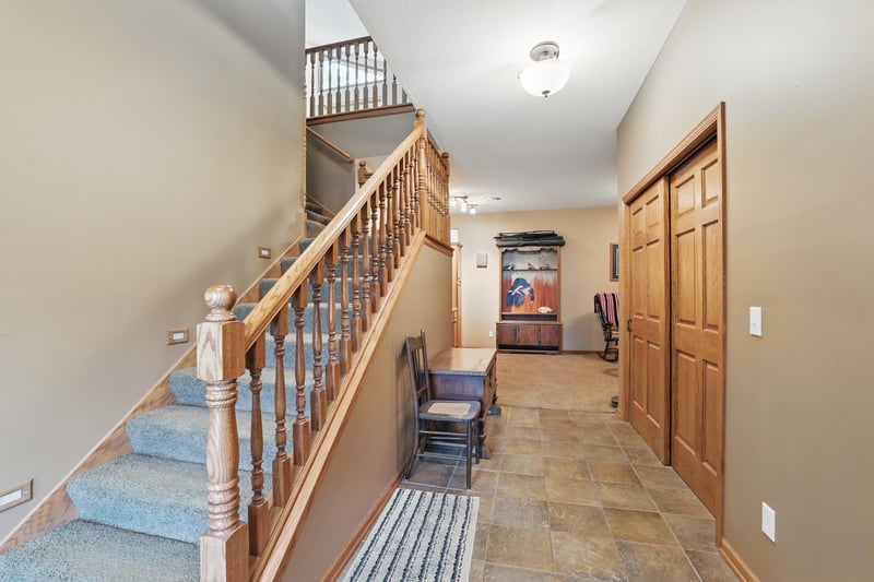 402 N 7th St, Henderson, MN 56044