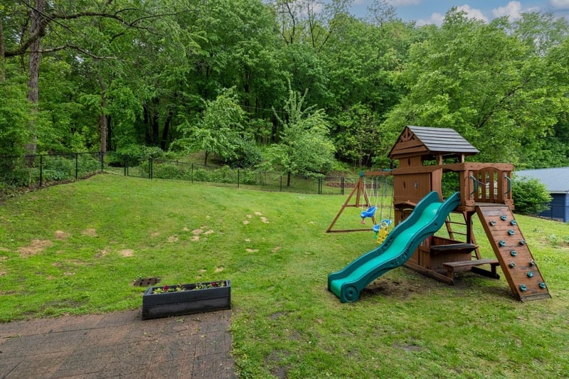 402 N 7th St, Henderson, MN 56044