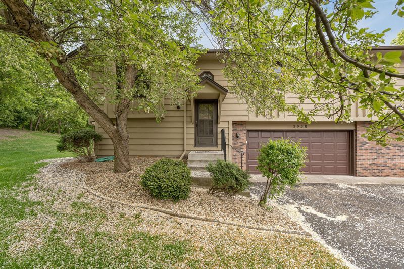 3928 Orchid Ln N, Plymouth, MN 55446