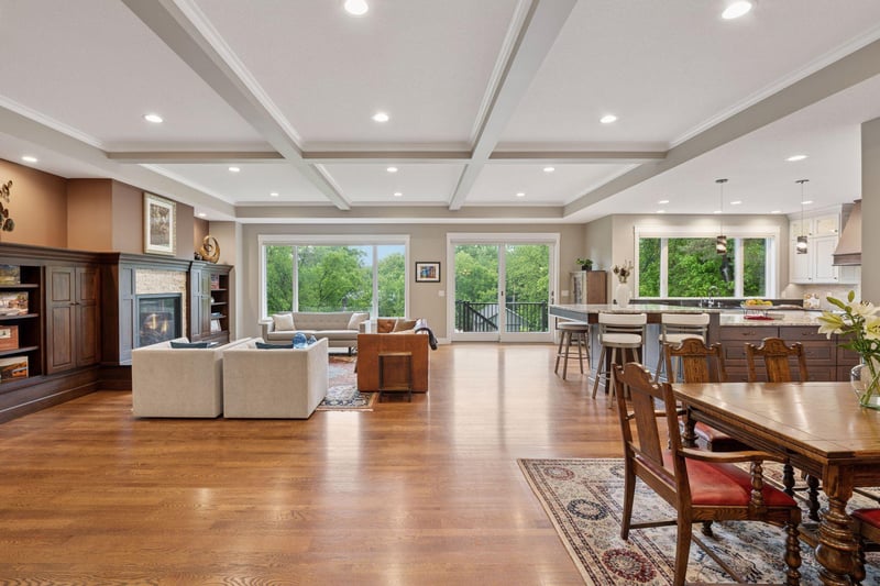 4209 Maple Ln, Minnetonka, MN 55345