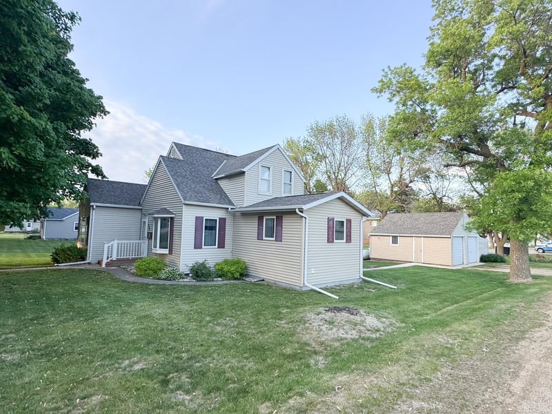 404 5th Ave, Wilmont, MN 56185