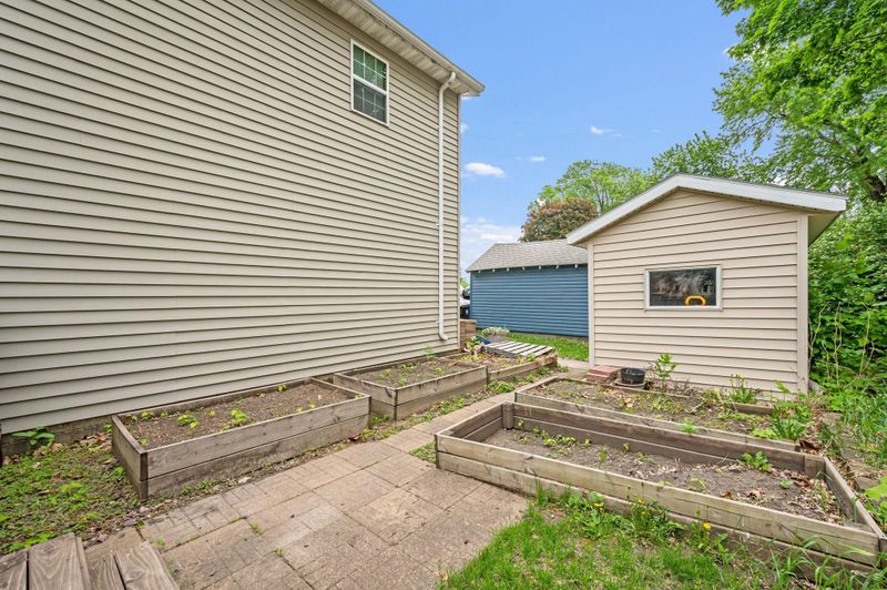114 N 3rd Ave E, Truman, MN 56088