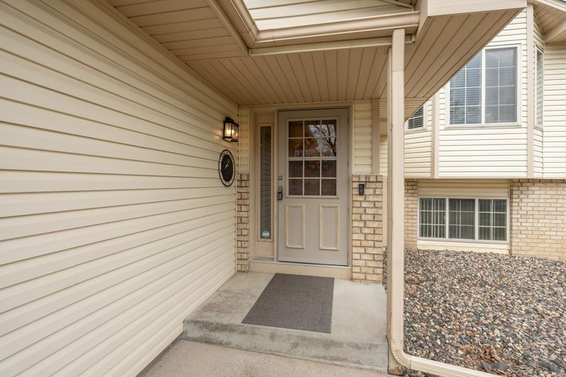 1326 Primrose Ln, Shakopee, MN 55379