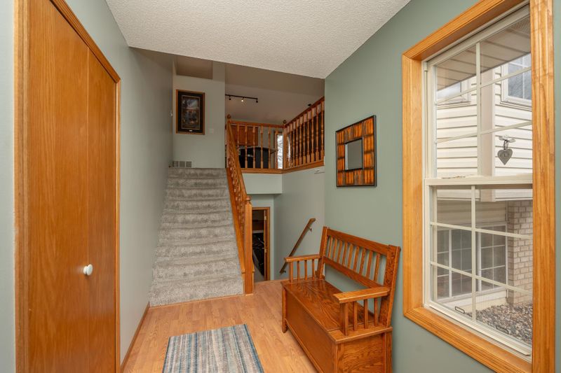 1326 Primrose Ln, Shakopee, MN 55379