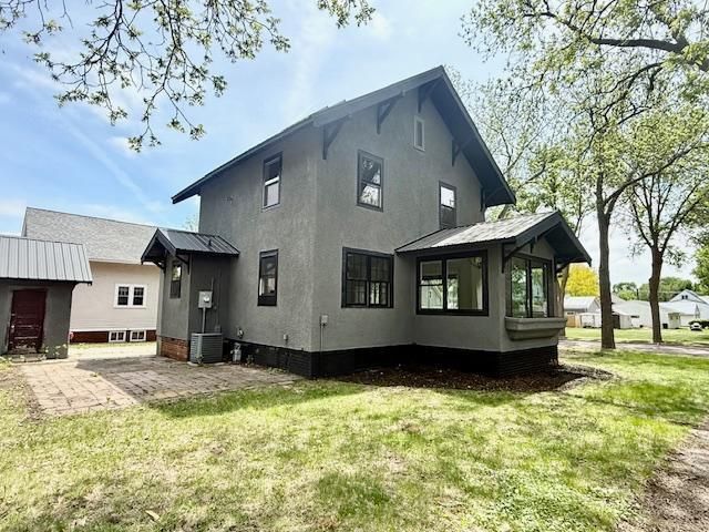 503 E 3rd St, Redwood Falls, MN 56283