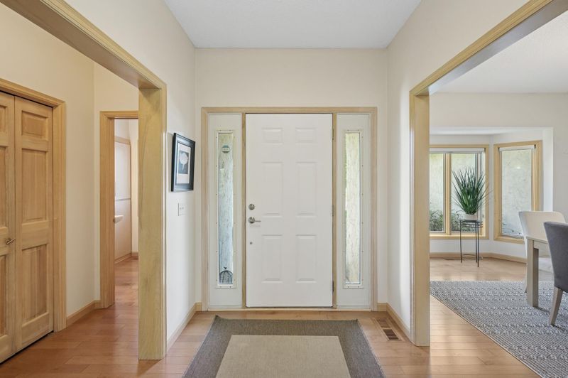 1059 Bluff Ps S, Chaska, MN 55318