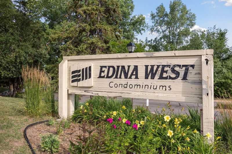 6085 Lincoln Dr #123, Edina, MN 55436